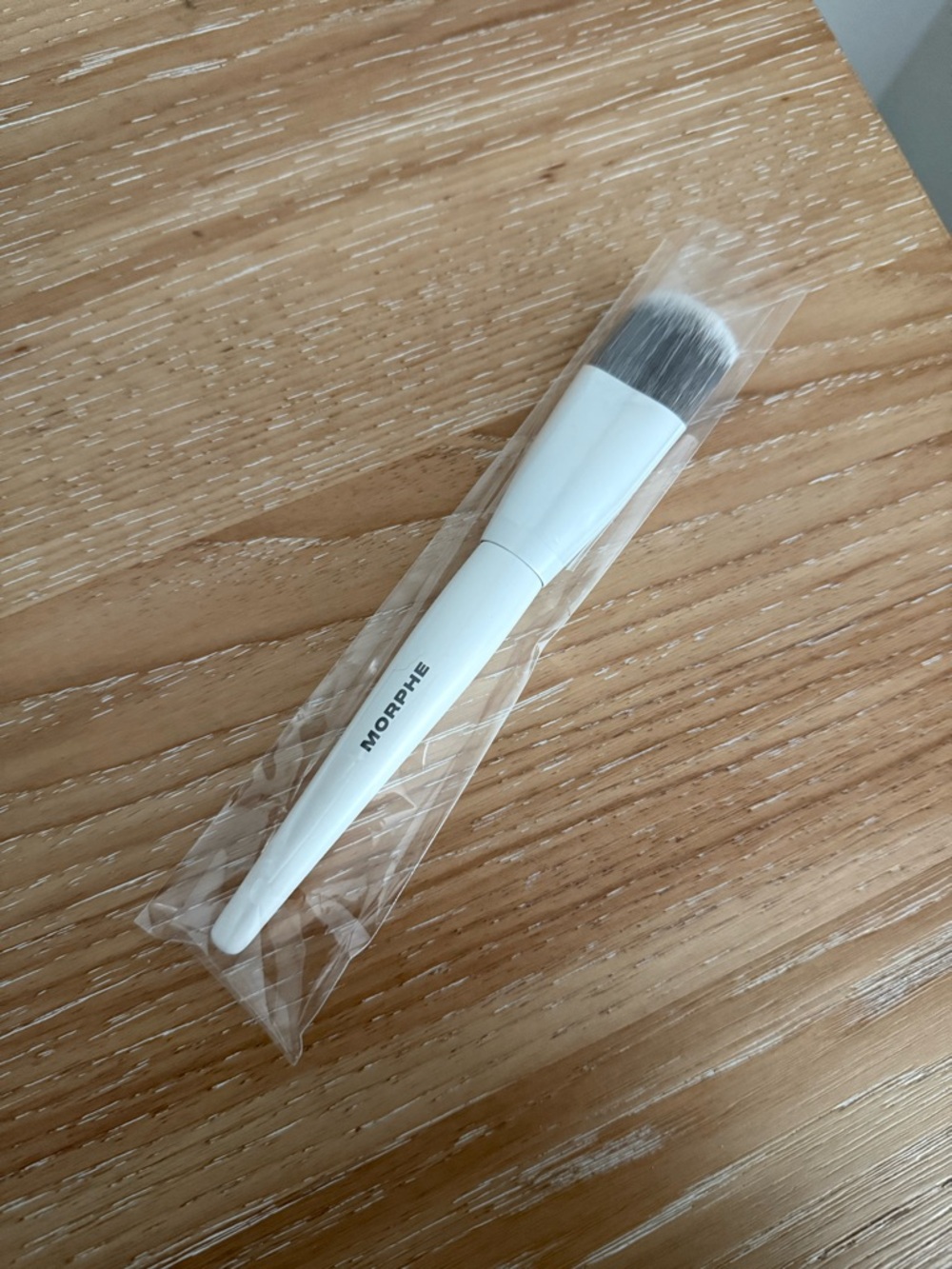 White M242 Slanted Cream & Liquid Bronzer Brush